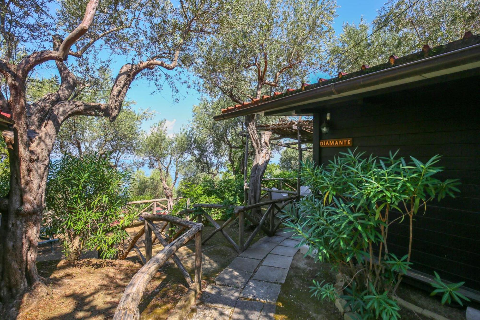 Village Camping Santa Fortunata - Campogaio Sorrento Exterior foto